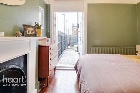 20 Ravenswood Road, London, E17 9LY