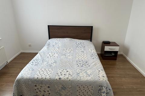 1 bedroom in a house share to rent - College Park Close, London SE13