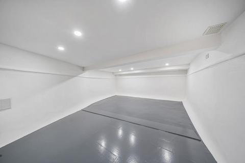 undefined, Crooked Usage,  Finchley,  N3