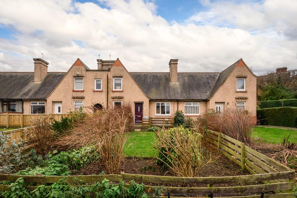 Northfield Avenue, Edinburgh EH8 3 bed terraced house £300,000