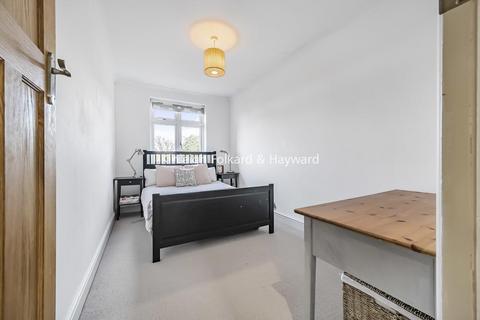 131 Green Lane, Chislehurst, BR7 6AX