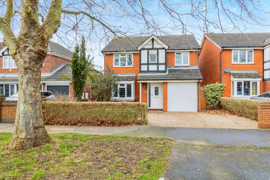 Mountbatten Drive, Colchester, CO2 4 bed detached house for sale £425,000