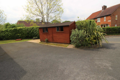 3 bedroom semi-detached house to rent, Whinfield Lane, Preston PR2