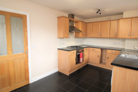 3 bedroom semi-detached house to rent, Whinfield Lane, Preston PR2