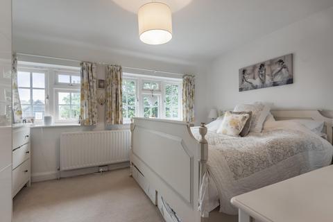 4 North Row, Fulmer, Slough, SL3 6HT