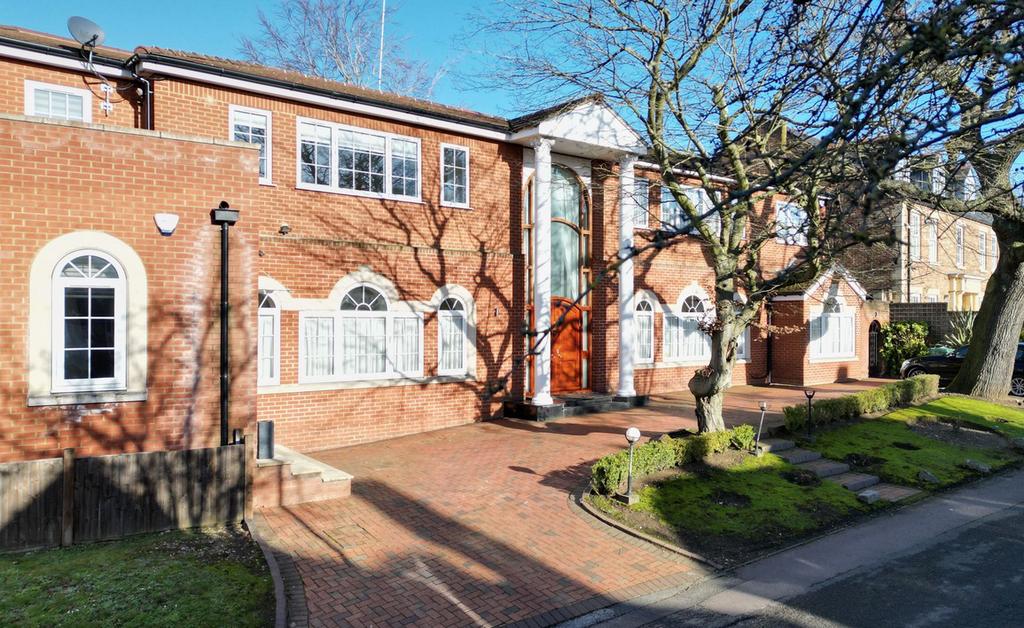 Finchley N3 6 bed detached house for sale £2,950,000