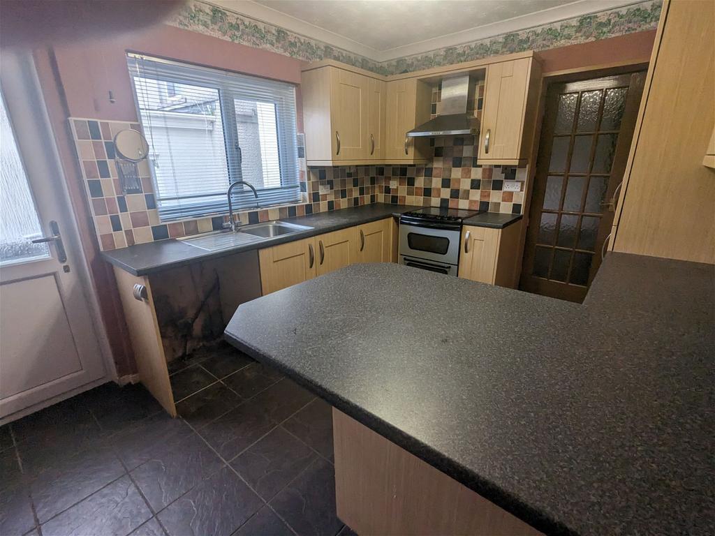 Cowell Road, Garnant, Ammanford, SA18 1NW 4 bed semidetached house for