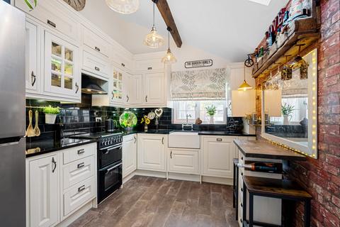 112 Old Road West, Gravesend, DA11 0LR