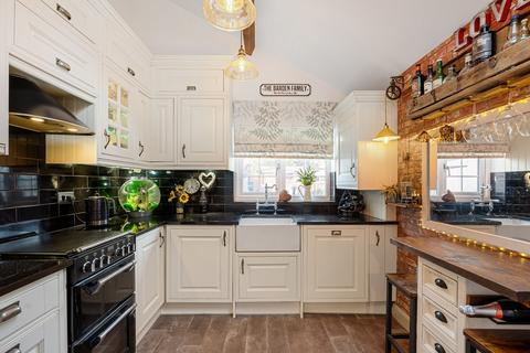 112 Old Road West, Gravesend, DA11 0LR