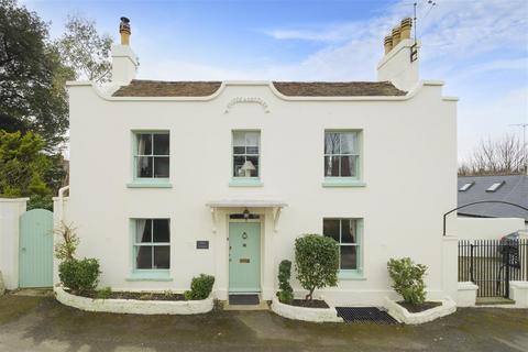 Cliffe Cottage Cripps Lane, St Margarets At Cliffe, Dover, CT15 6BJ
