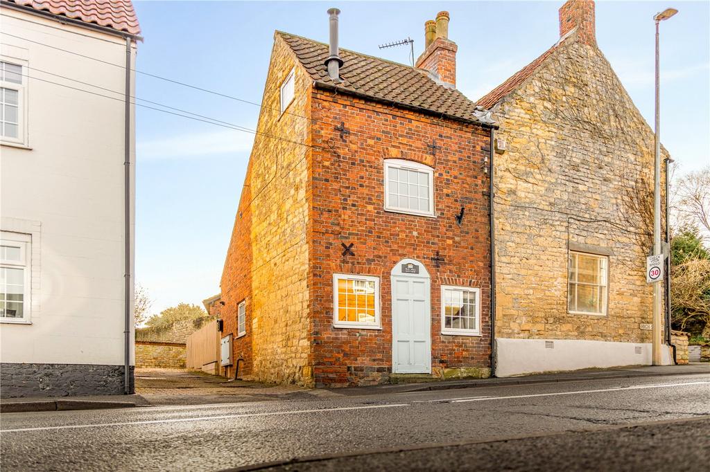 Navenby, Lincoln LN5 2 bed semidetached house for sale £239,950