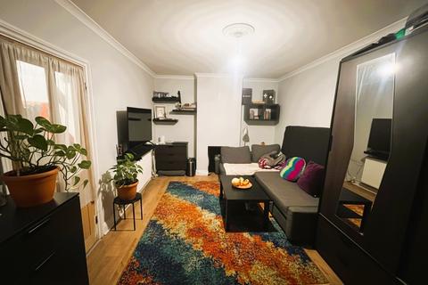 3 bedroom terraced house to rent, Abbey Wood, London SE2