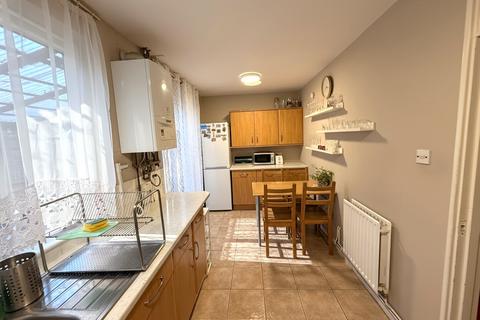 3 bedroom terraced house to rent, Abbey Wood, London SE2