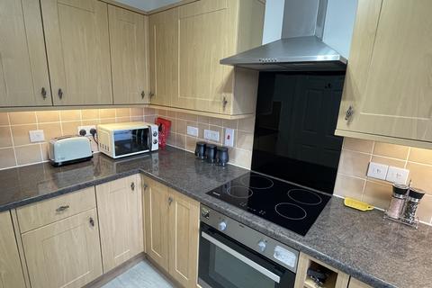 2 bedroom flat to rent, 598-604 London Road, Ashford TW15