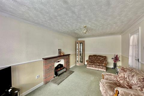 2 bedroom semi-detached bungalow for sale, Thorngumbald Road, Hull HU12