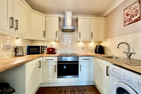 3 bedroom apartment for sale, Lock Keepers Court, Hull HU9