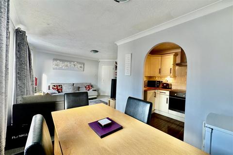 3 bedroom apartment for sale, Lock Keepers Court, Hull HU9