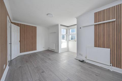 2 bedroom flat to rent - Culmington Road, Ealing, London, W13