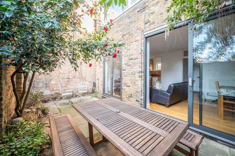 37 Allingham Street, London, N1 8NX