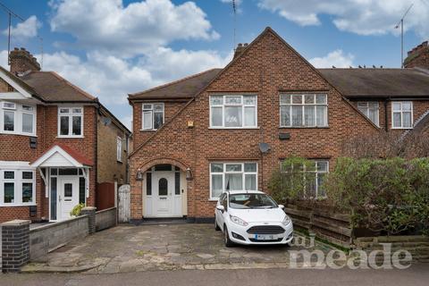 3 bedroom end of terrace house for sale - New Road, E4