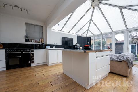 3 bedroom end of terrace house for sale, New Road, E4