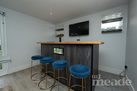 216 New Road, London, E4 9SJ