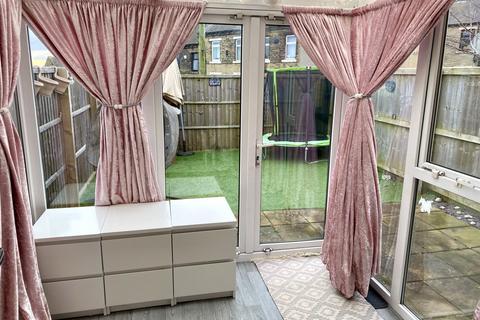 3 Tramways, Oakenshaw, Bradford, BD12 7BW