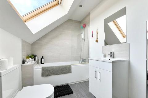 32 Ironside Close, Chatham, ME5 0EL