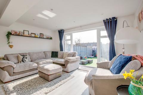 3 bedroom terraced house for sale, Stratford Drive, Wooburn Green