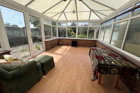 3 bedroom detached bungalow for sale, Guston Gardens, Ipswich IP10