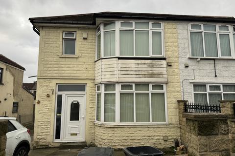 4 bedroom semi-detached house to rent, Bradford Road, Pudsey, West Yorkshire, LS28
