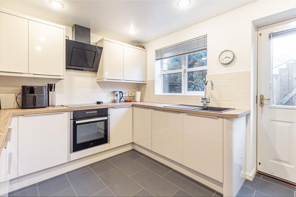 Mountserrat Road, Bromsgrove, B60 2RX 2 bed terraced house for sale £