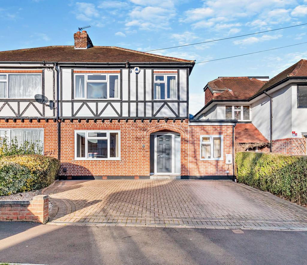 St Michaels Crescent, Pinner, HA5 3 bed semidetached house for sale