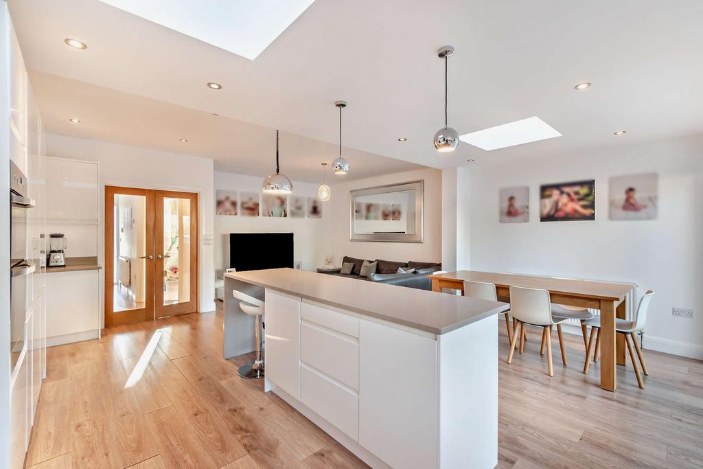 St Michaels Crescent, Pinner, HA5 3 bed semidetached house for sale