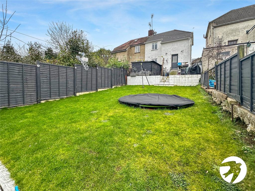 Hawthorn Road, Strood, Kent, ME2 3 bed semidetached house for sale £