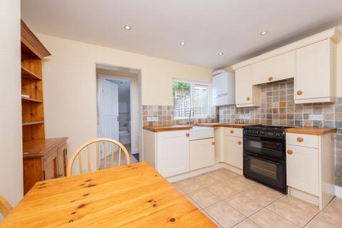 2 bedroom end of terrace house for sale, Reading Road, Farnborough, GU14