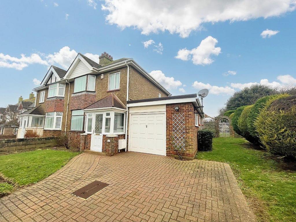 Broomfield Avenue, Cliffs BN10 3 bed semidetached house for
