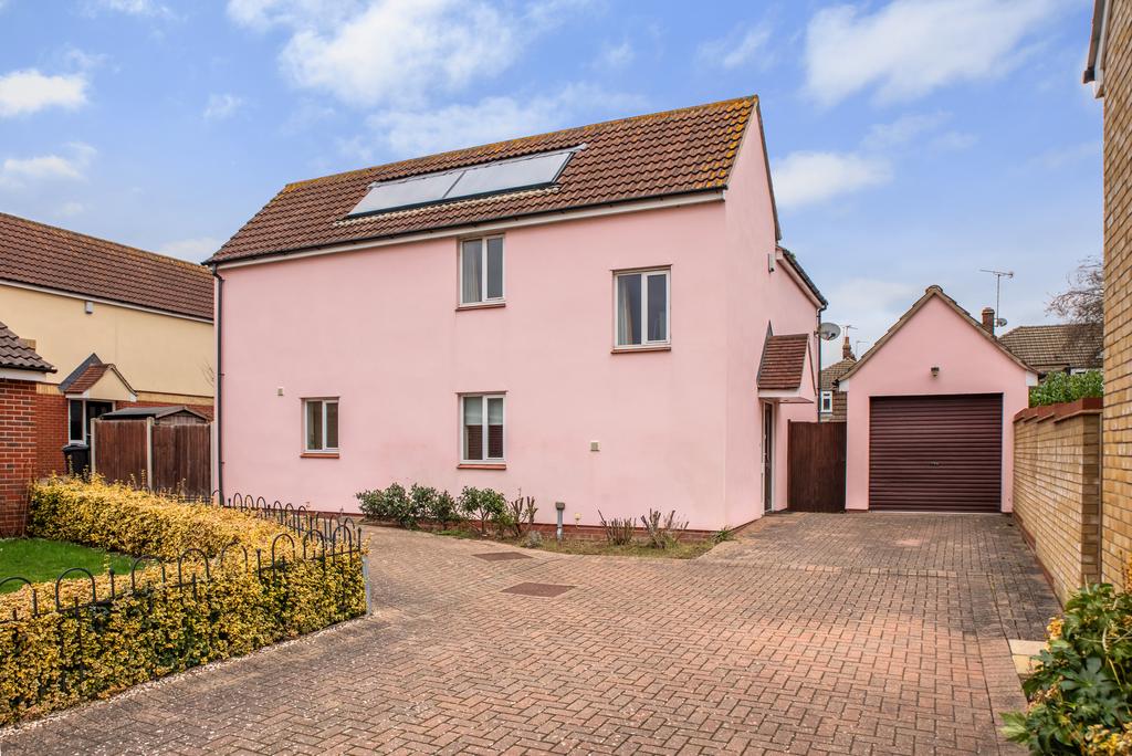 Broomhall Gardens, Broomfield 3 bed detached house for sale £500,000