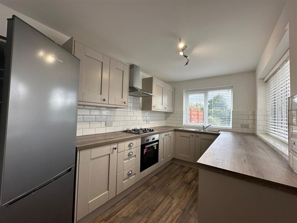 Street, Hyde, SK14 4TF 3 bed terraced house £1,100 pcm (£254 pw)