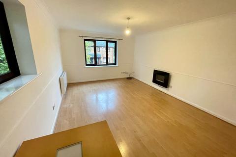 3 bedroom apartment to rent, The Wickets, Luton, Bedfordshire, LU2 7LA