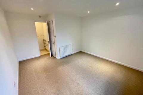 3 bedroom apartment to rent, The Wickets, Luton, Bedfordshire, LU2 7LA