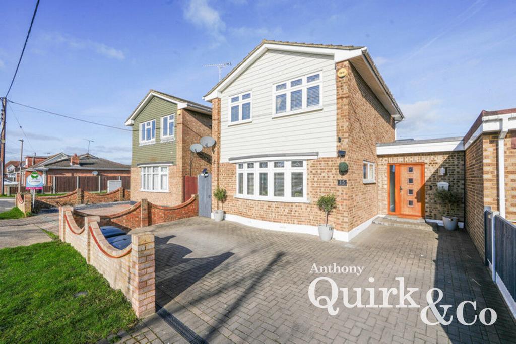 Crescent Road, Canvey Island, SS8 3 bed detached house for sale £375,000