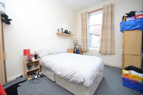 8 bedroom terraced house to rent - Kirkstall Lane, Headingley LS6
