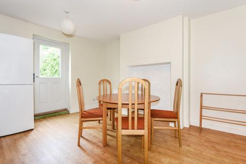 4 bedroom end of terrace house to rent, Walnut Tree Close, Guildford, Surrey, GU1