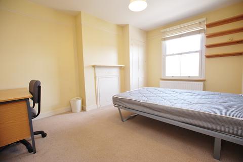 4 bedroom end of terrace house to rent, Walnut Tree Close, Guildford, Surrey, GU1