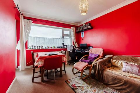 2 bedroom flat for sale, Coles Road, Milton, CB24