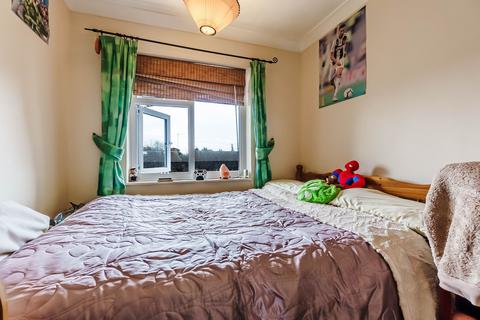 2 bedroom flat for sale, Coles Road, Milton, CB24