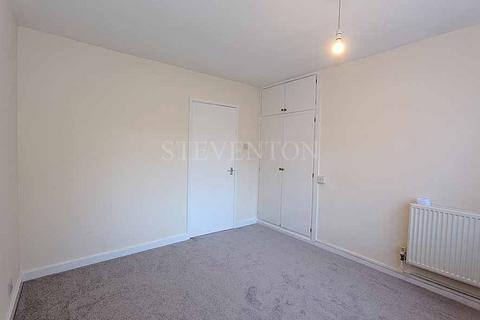 12 Oak Leys, Wolverhampton, WV3 9AB