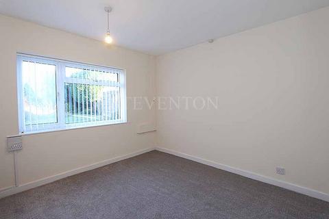 12 Oak Leys, Wolverhampton, WV3 9AB