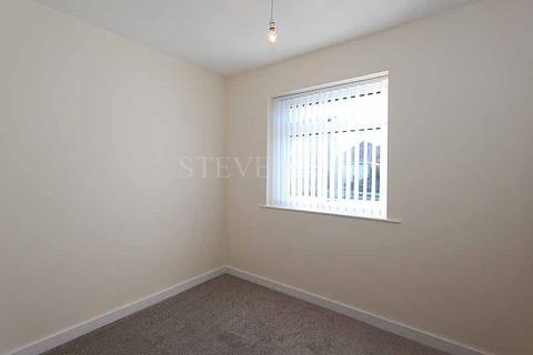 12 Oak Leys, Wolverhampton, WV3 9AB